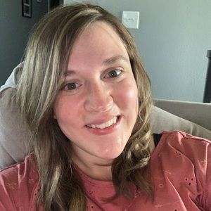 Meet your Posher, Caitlin